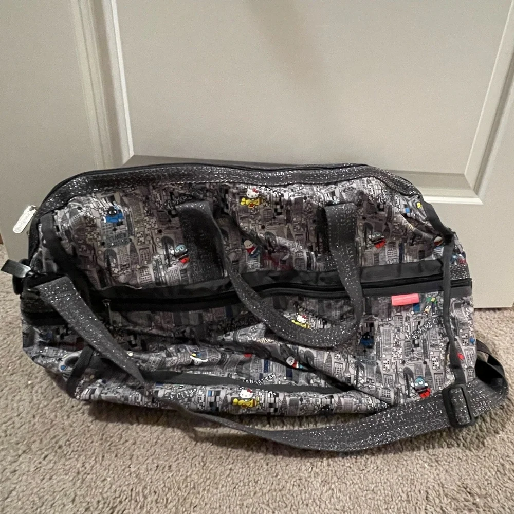 Lesportsac Hello Kitty Sanrio city Weekender luggage duffle tote bag grey - Picture 1 of 4